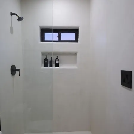 The Nicho House 4bd Ultra Modern Adobe Near Plaza *