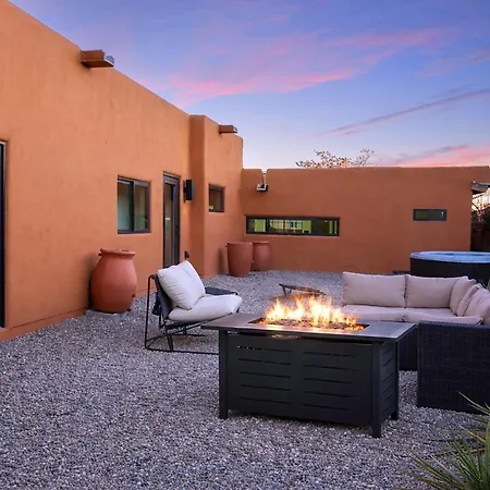 The Nicho House 4bd Ultra Modern Adobe Near Plaza