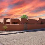 The Nicho House 4bd Ultra Modern Adobe Near Plaza Villa